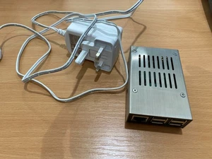 Raspberry Pi 3 B v2 Einplatinencomputer - Bild 1 von 2