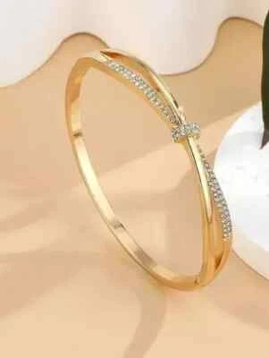 Brazalete brazalete para mujer moissanita corte redondo de 3 quilates enchapado en oro amarillo de 14 quilates Foto 1 de 4