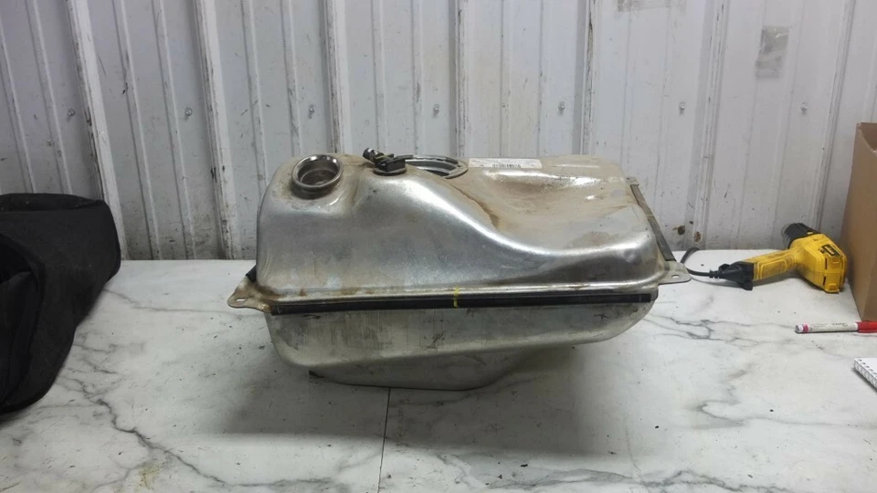 21 BRP Can Am Spyder Roadster RT Limited 1330 Gas Fuel Petrol Tank Foto 1 de 4