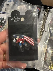 Mickey's Star Spangled Event Map Search Max Hang Gliding Disney Pin Goof Troop - Picture 1 of 2