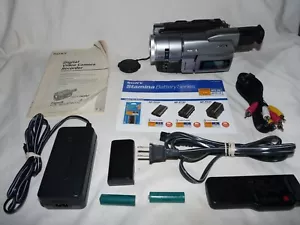 Sony DCR-TRV110 Digital8 HI8 8mm Video8 Camcorder VCR Player Video Transfer - Picture 1 of 7