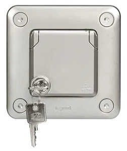 Legrand 077839 Steckdose mit Schloss SK IP44 , (Chrom) - Bild 1 von 1