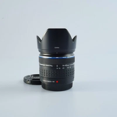 EXCELLENT OLYMPUS M.Zuiko Digital ED 14–42 mm F/3.5–5.6 EZ Zoom Lens - Image 1 of 4