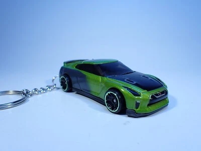 keychain  '17 NISSAN GT-R  2017 Nissan GT-R (R35) sports car key chain - Image 1 of 4