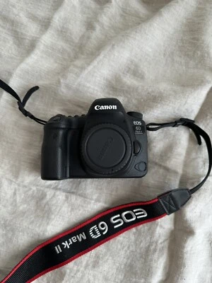 Canon EOS 6D Mark II 26,2 MP DSLR Camera (Body Only) - Image 1 of 4