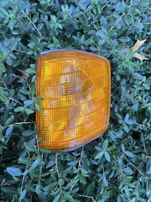Luz intermitente izquierda 1985 1986 1992 1991 1993 Mercedes-Benz W201 190E 180E 190D Foto 1 de 4