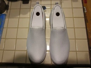 Skechers GoWalk Women’s Sz 9.5 Wide White Slip-On GoGa Max Hot Pink Liner NEW - Picture 1 of 8
