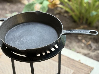 12" HEAVY DUTY CAST IRON FRY PAN SKILLET Double Spout  EMERIL LAGASSE!  - Image 1 of 3