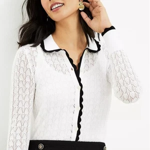 LOFT Ann Taylor Cardigan mit gewelltem Pointelle-Kragen Größe S weiß blauer Besatz - Bild 1 von 8