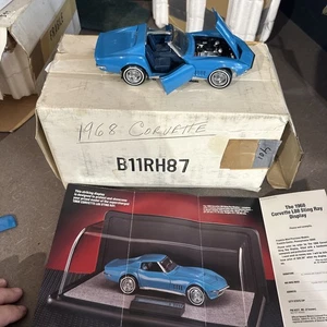 Franklin Mint 1/24 1968 Chevrolet Corvette Sting Ray Blue T-Top/ Model #B11RH87 - Picture 1 of 11