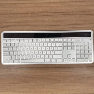 Logitech K750 Mac White/Black Wireless Solar Keyboard for Mac With USB Receiver  - Picture 1 of 7