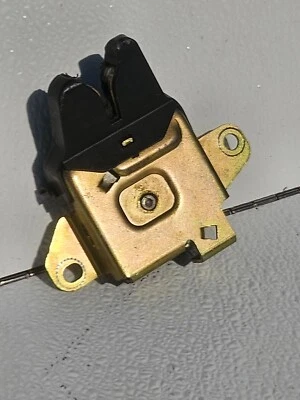 Toyota Camry 1997 1998 1999 2000 cierre de pestillo de maletero manual tapa de cubierta dorada OEM Foto 1 de 4