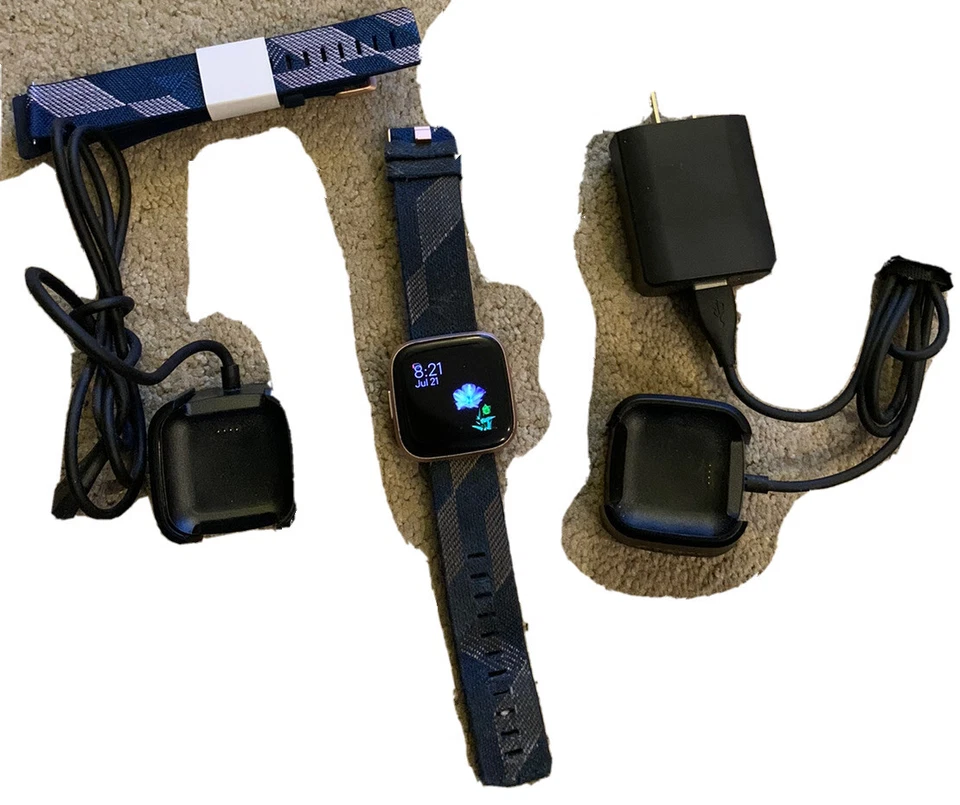 Rastreador de actividad Fitbit Versa 2 tejido de humo/gris niebla y cargadores Foto 1 de 1