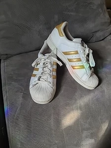 Adidas Superstar Women’s 6.5 Mens 5 Shoes S White/Tan/Gold. Shell-Toe - Picture 1 of 9