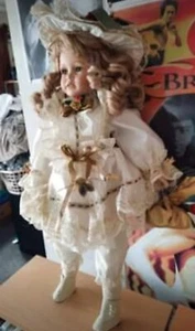 China doll - Picture 1 of 6