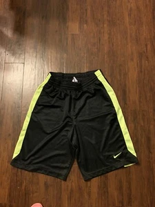 Men's Under Armour Loose Fit Basketball Shorts in M Black and Day Glow Yellow - Picture 1 of 2