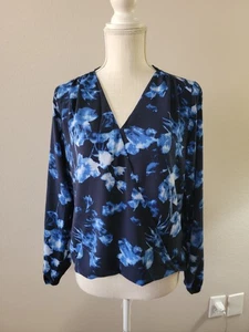 Camicetta Vince Camuto floreale scollo a V avvolgente XS business carriera top blu nero - Foto 1 di 7