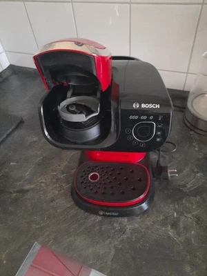 Bosch Tassimo Kapselmaschine Rot Incl. Der Hier Abgebildeten Kapseln. Top - Bild 1 von 4