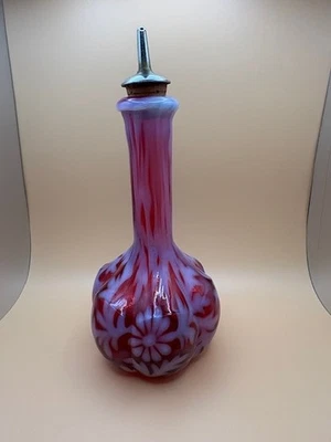 Botella de barbero opalescente arándano margarita y helecho de vidrio Fenton de colección Foto 1 de 4