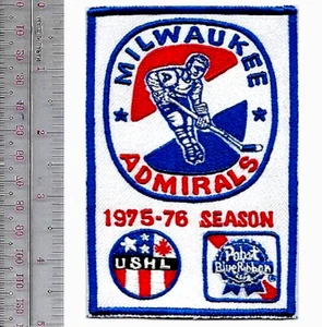 Bierhockey Milwaukee Admirale & Pabst blaues Band Bier USHL Patchvel Haken - Bild 1 von 1