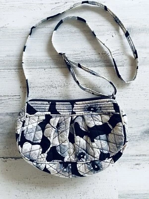 Bolso Bandolera Vera Bradley Patrón Camelia Frannie Media Luna Negro Blanco Pequeño Foto 1 de 4