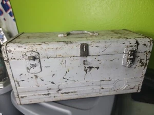 VINTAGE  MECHANIC, MACHINIST BARN CANTILEVER TOOL BOX MAN GIFT Metal 20" - Picture 1 of 11