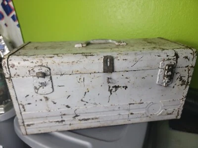 VINTAGE  MECHANIC, MACHINIST BARN CANTILEVER TOOL BOX MAN GIFT Metal 20" - Image 1 of 4