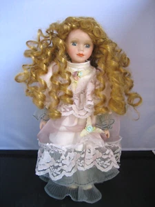 Muñeca rubia vintage hecha a mano y soporte (29,5 x 16 cm) - Imagen 1 de 11