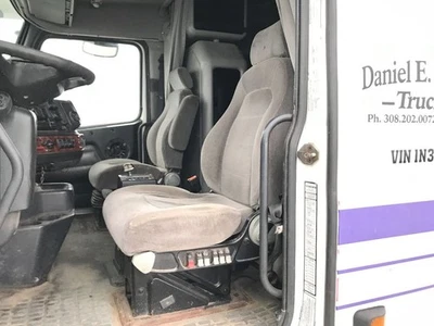 沃尔沃 VNL 灰色衣服 Air Ride 座椅 - 二手 — 第 1/4 张图片