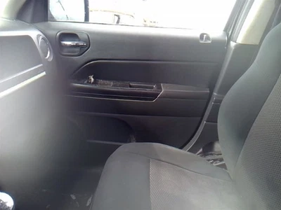 PATRIOT   2010 Front Door Trim Panel 29017835 Foto 1 de 4