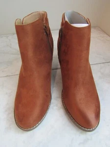 NIB Dolce Vita Ginalee Faux Suede Stitched Wedge Heel Side Zip Boots Womens 8.5 - Picture 1 of 8