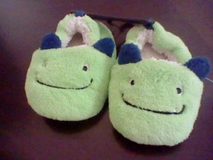 BRAND NEW INFANT BOYS SIZE 2 WALMART BRAND SLIPPERS - Picture 1 of 4