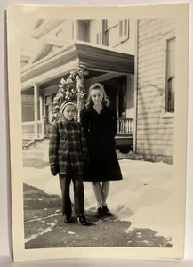 Vintage Old 1950's Photo of Cute Girl And Boy Dressed Warmly in the Snow - Picture 1 of 3
