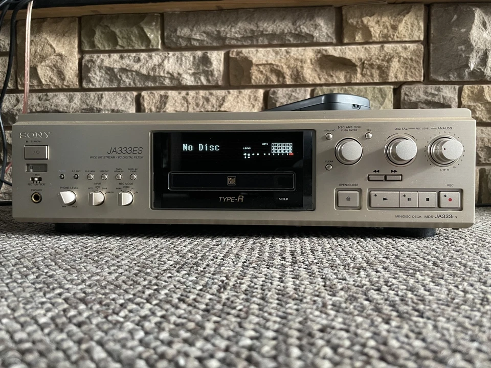 Sony MDS-JA333ES MiniDisc Recorder - Hi-End - Image 1 of 4
