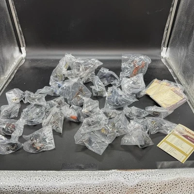 D&D Wizards of the Coast Dungeons of Dread Set of 30 Miniature Figurines NEW - Image 1 of 4