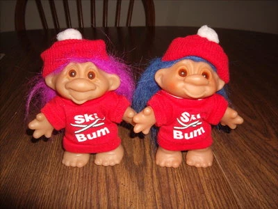 2 Dam Troll 1986 5» кукла синий и фиолетовый волос лыж бампер наряд и шляпа фигурка лот - Изображение 1 из 4