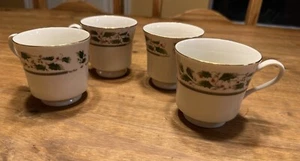Royal Limited Holly Holiday Porzellan Tassen/Becher 4er Set - Bild 1 von 4