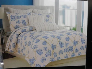 New Nicole Miller Home Reversible Flower & Stripe Full/Queen Quilt ~ Blue/Taupe - Picture 1 of 8