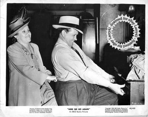 Fibber McGee and Molly HERE WE GO AGAIN (1942) still HW-22 Jim Jordan & Marian - Bild 1 von 1