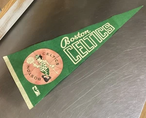 "Banderín Boston Celtics Leprechaun 30"" vintage con licencia de la NBA rasgado" - Imagen 1 de 9