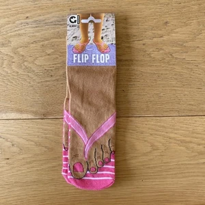 Novelty Joke Flip Flop Socks Pink Size UK 3-7 Funny Gift Idea For Beach Lovers - Picture 1 of 5