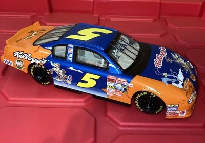 Terry Labonte 1:24 Action Looney Tunes Rematch Nascar Diecast 2002 - Image 1 of 4