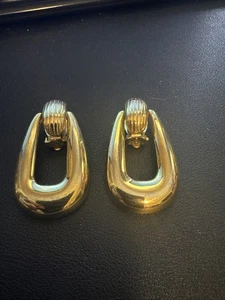 Hermosos pendientes colgantes de clip dorados grandes vintage. PEP FIRMADO. - Imagen 1 de 6