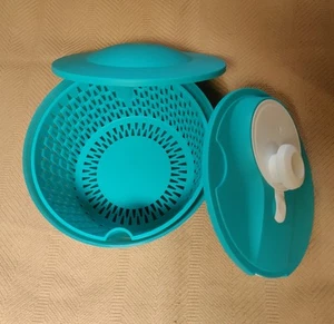 Tupperware light blue salad spinner and serving bowl - Picture 1 of 6