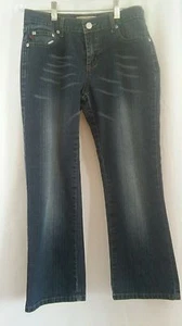 Z CAVARICCI Women's Jeans Size 5 Stretch Inseam 22" Medium Wash Blue Denim - Picture 1 of 3