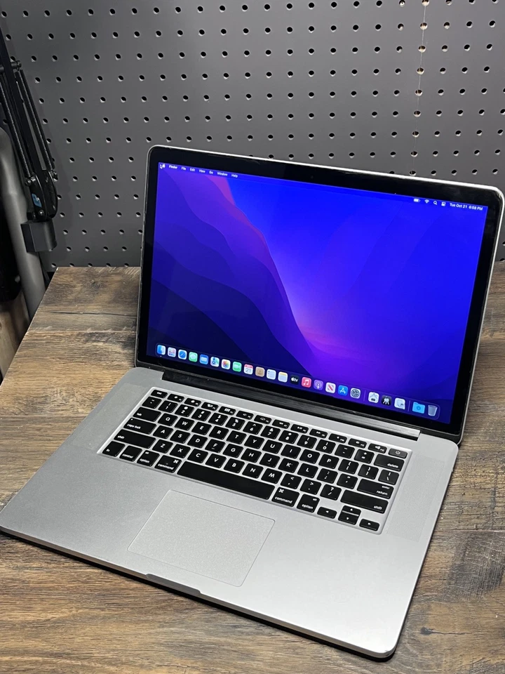 MacBook Pro (2015) 15-inch – Intel Core i7 2.8GHz – 16GB RAM 1TB SSD - Image 1 of 4