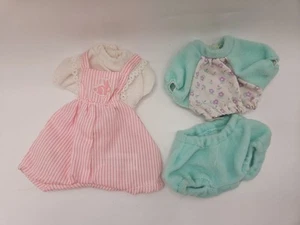 Trajes de muñeca vintage de dos juguetes galoob bebé Lewis rebotando 1988 - Imagen 1 de 24