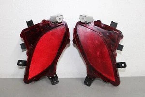 2020 2021 TOYOTA HIGHLANDER RIGHT & LEFT SIDE REAR REFLECTOR - Picture 1 of 9
