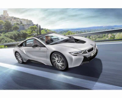 Revell 07670 BMW i8 1:24 modellismo - Immagine 1 di 4