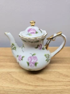 Vintage Blumen Porzellan Teekanne mit Goldvergoldung und Blumendrucken 3 1/4 Zoll hoch - Bild 1 von 7